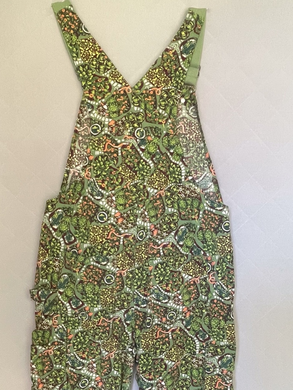 Duluth Women's Heirloom Gardening Overalls - Small - Cabbage and Hose Motif - Picture 9 of 16